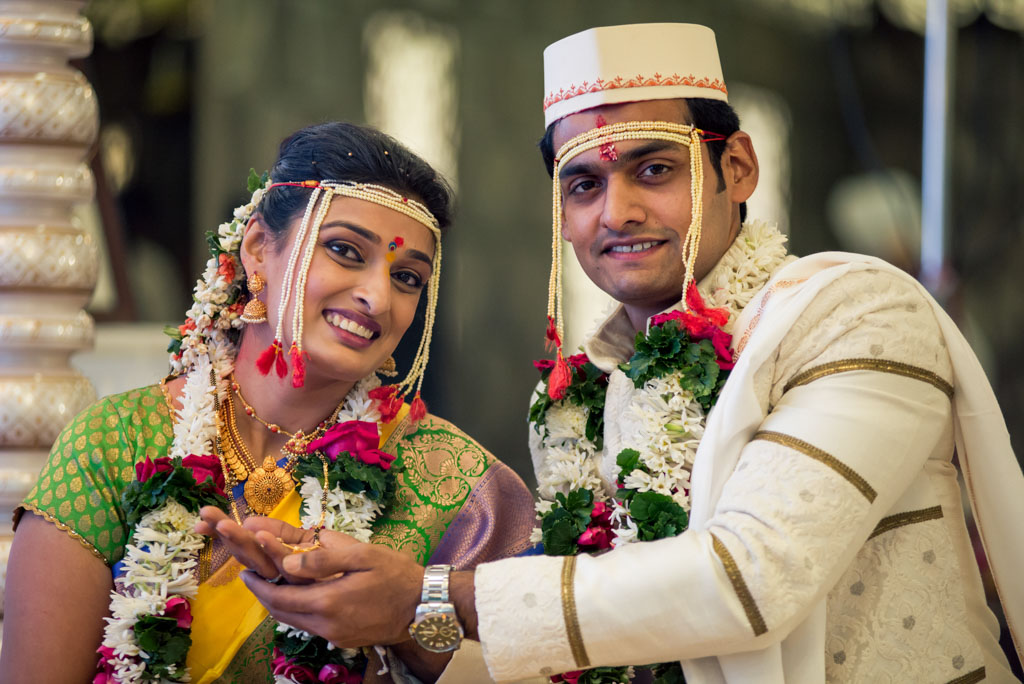 Maharashtrian wedding couple photoshoot | Photoshoot ideas in wedding  Maharashtrian - YouTube